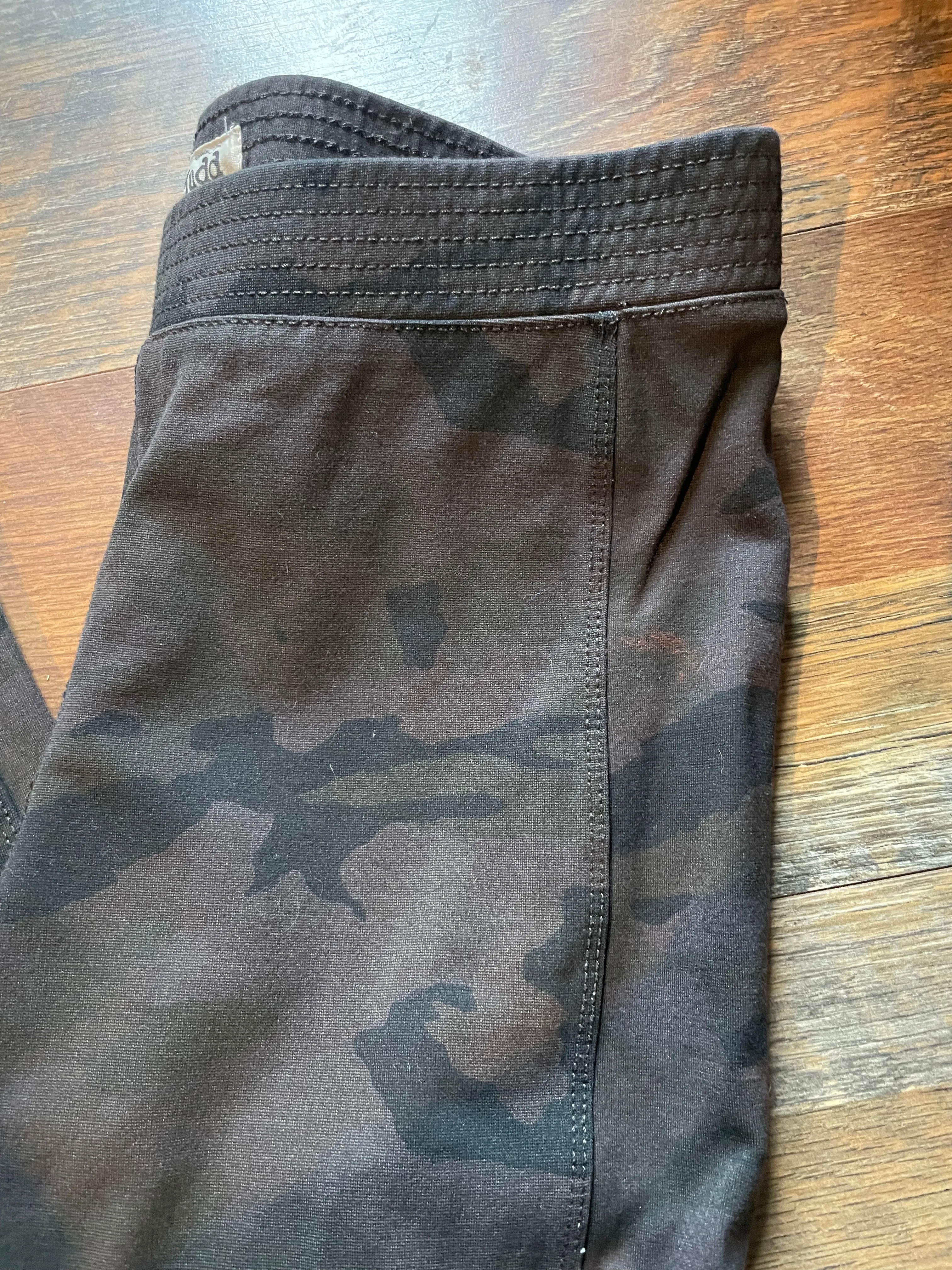 Womens/Juniors MUDD Medium Black Camoflouge Leggings Yoga Pants, banded waist